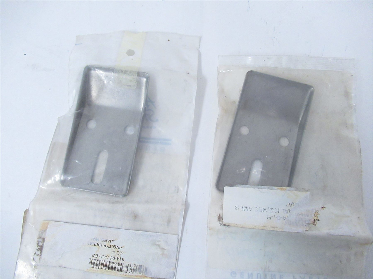 American Standard 047058-0070A; Lot-2 Wall Hang Bracket K2