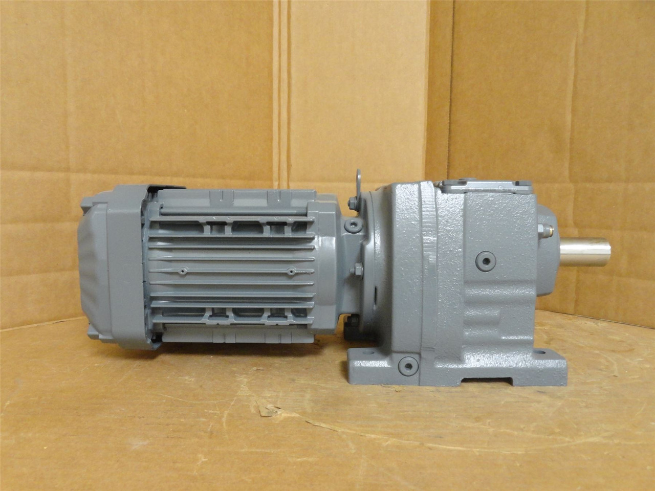 SEW R37DRN71M4/DH; AC Gear Motor 13.25:1 Ratio 1/2HP 230/460V