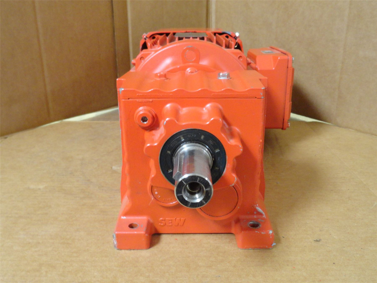 SEW R27DRN90S4/BE2HR; AC Motor-Gearbox; 18:1 Ratio; 1-1/2HP