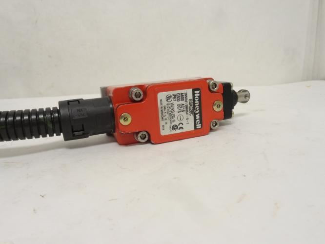 Honeywell GSAC20C; Pre-Wired Safety Limit Switch; 2NO/2NC
