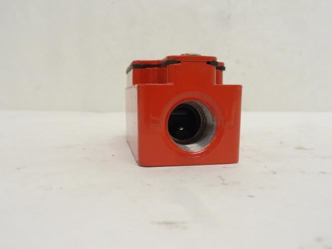 Honeywell GSAC20C; Safety Limit Switch; 2NO/2NC; DPDT