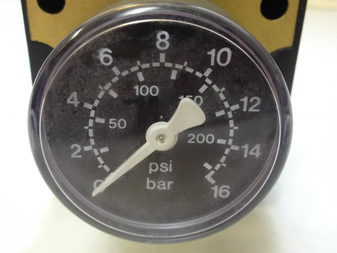 EWO 420.263; Pressure Regulator w/ Gauge; 0-225PSI