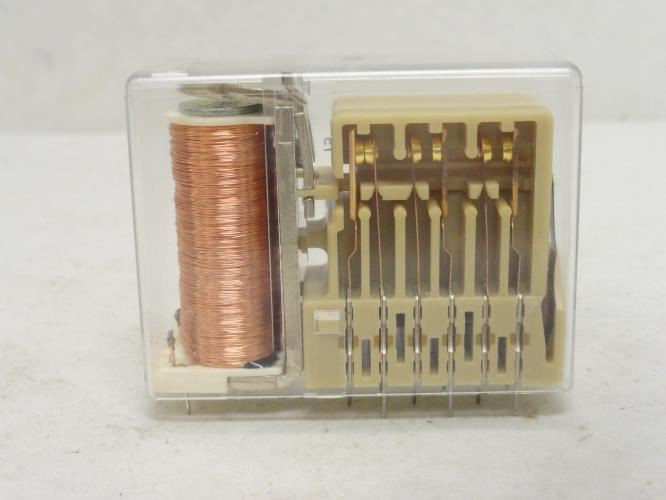 Hengstler H0Z-462-1333; Safety Relay 10A; 230/240V; Coil: 12VDC