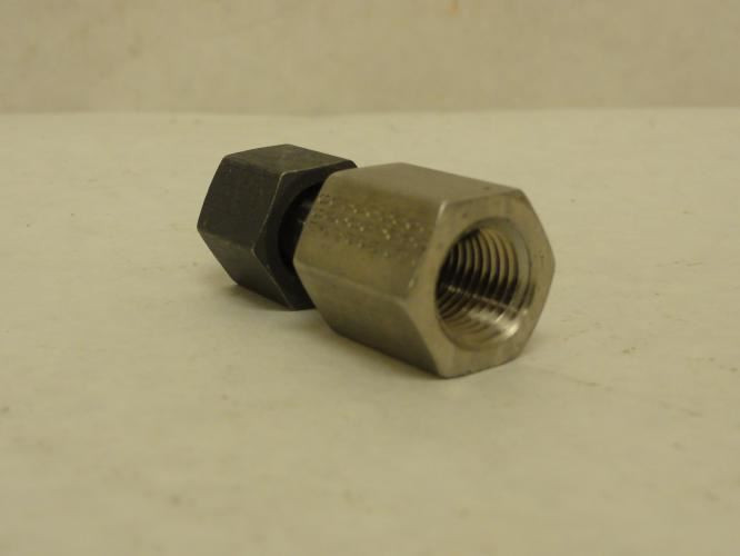 SSP SS4-4C; Swivel Nut Pipe Connector; SS-316; 1/4 NPT; 1/4 OFS
