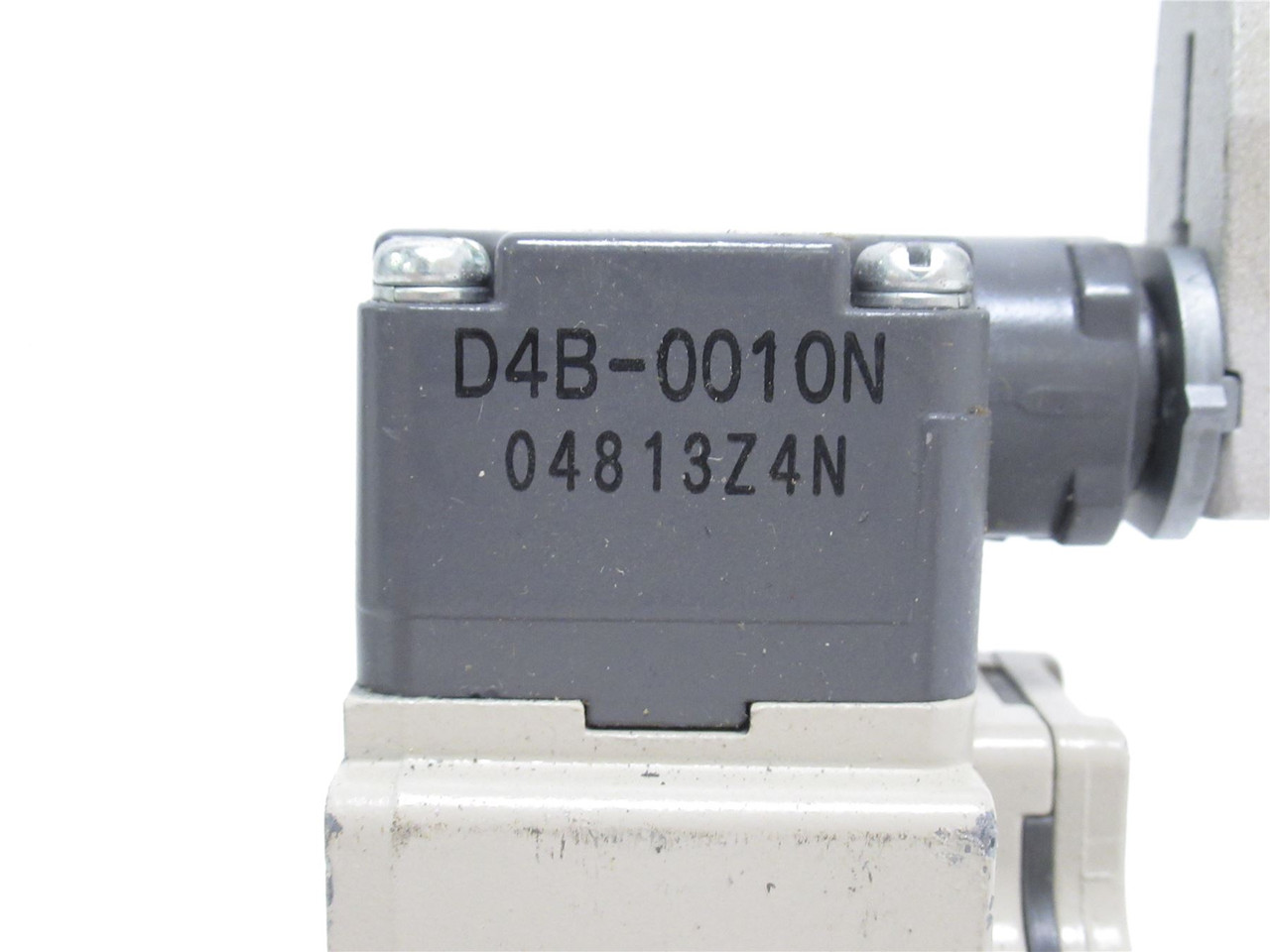 Omron D4B-2111N; Limit Switch; 2A; 240VAC; 1-NC; 1-NO; SPST