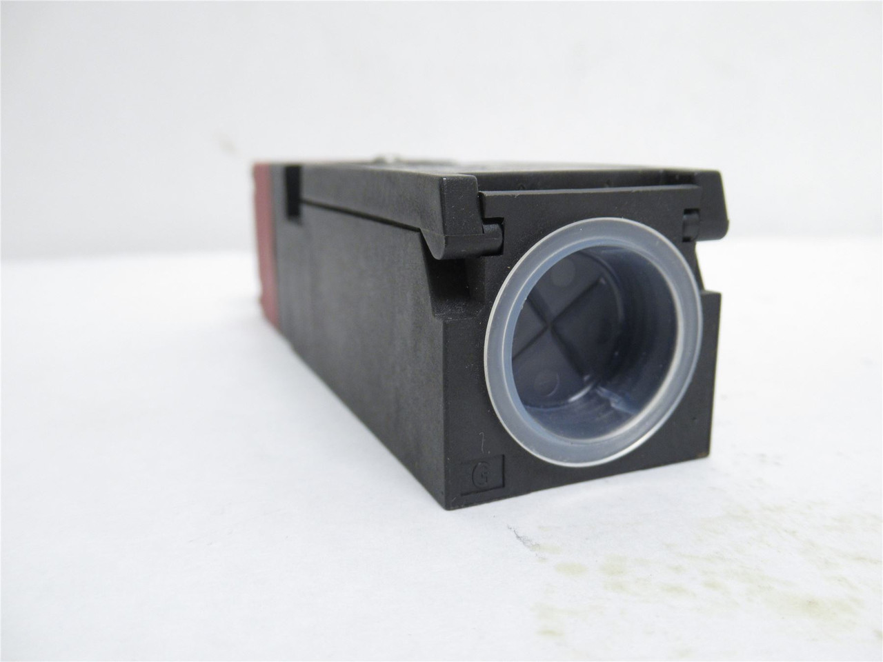 Omron D4NS-2EF; Safety Door Switch; 240VAC@3A; 1/2 FNPT