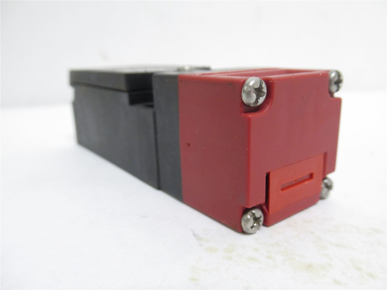 Omron D4NS-2EF; Safety Door Switch; 240VAC@3A; 1/2 FNPT