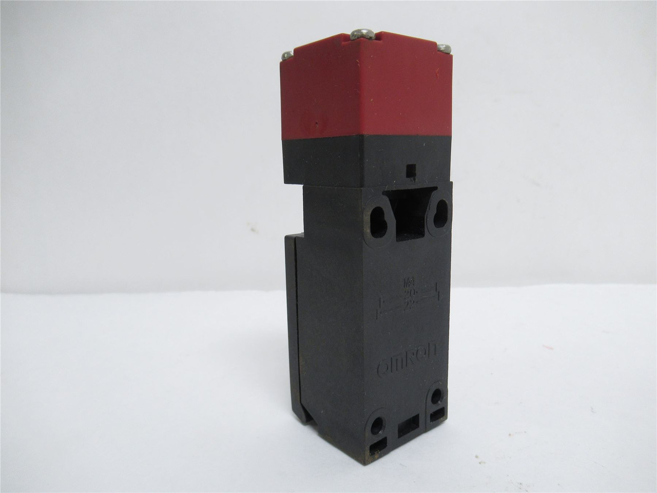 Omron D4NS-2EF; Safety Door Switch; 240VAC@3A; 1/2 FNPT