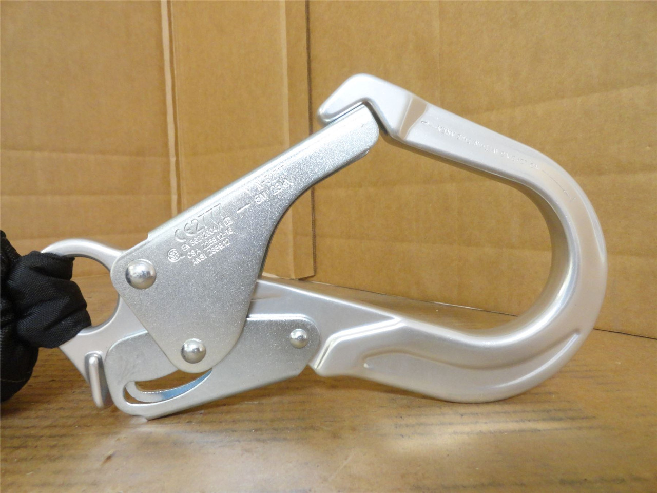 MSA VSOHW-032-QH-A; Self Retracting Lanyard; 2-Legs; 10' Line