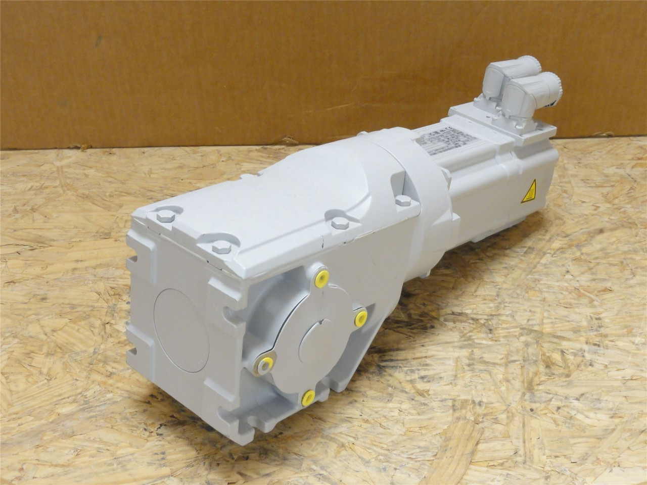 Lenze G50BB111MHAR2C00; Servo-Gear Motor; 17.88:1 Ratio; 1kW