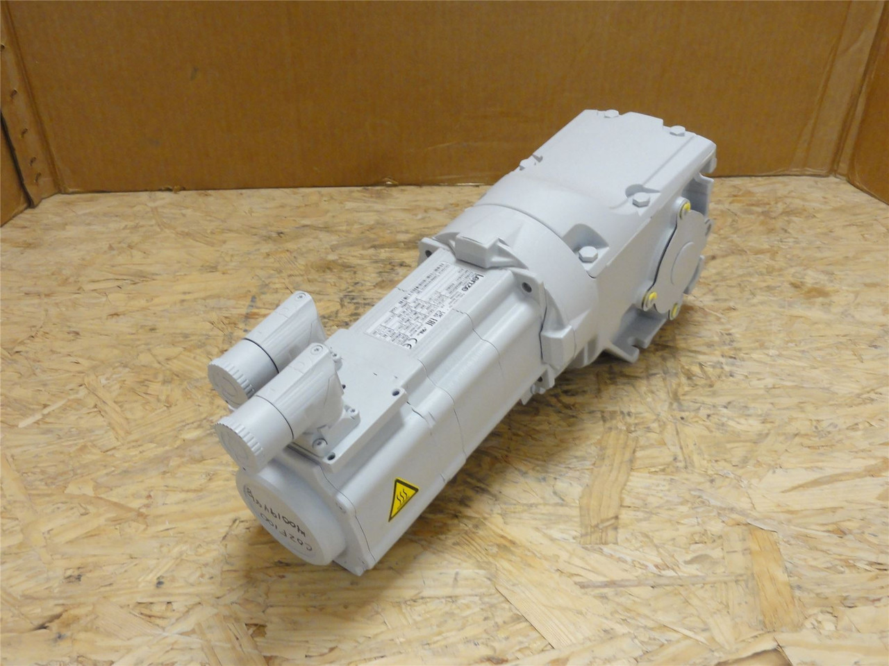 Lenze G50BB111MHAR2C00; Servo-Gear Motor; 17.88:1 Ratio; 1kW
