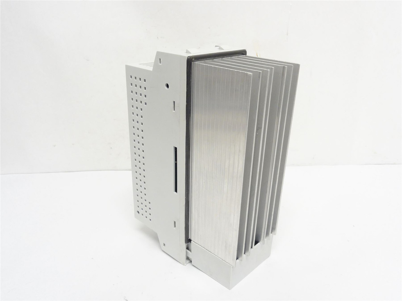 Lenze ECSEM008C4B; Servo Drive 565/675VAC; 4.9/3.9A In