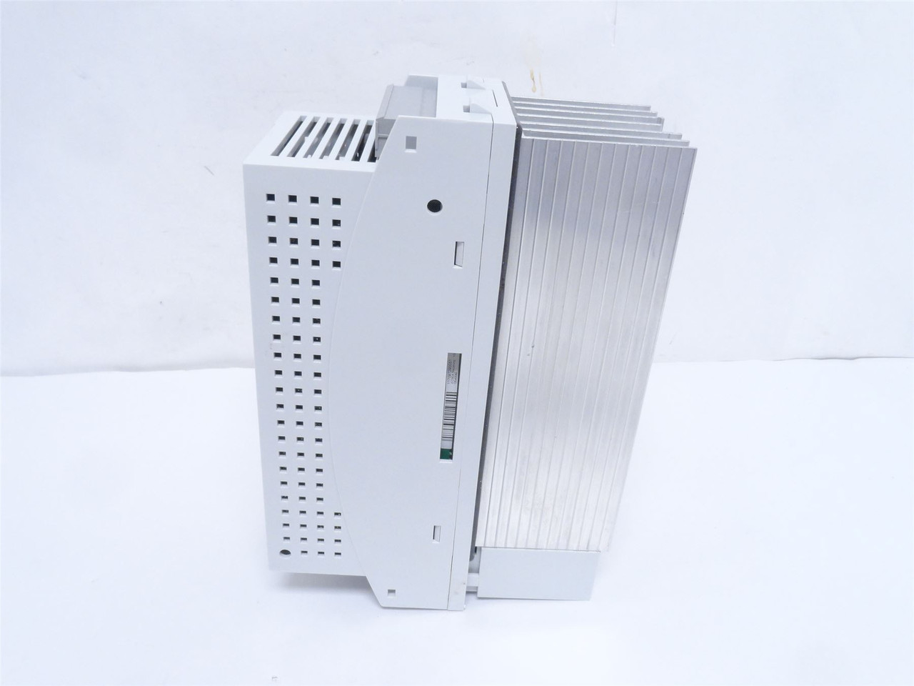 Lenze ECSEM008C4B; Servo Drive 565/675VAC; 4.9/3.9A In