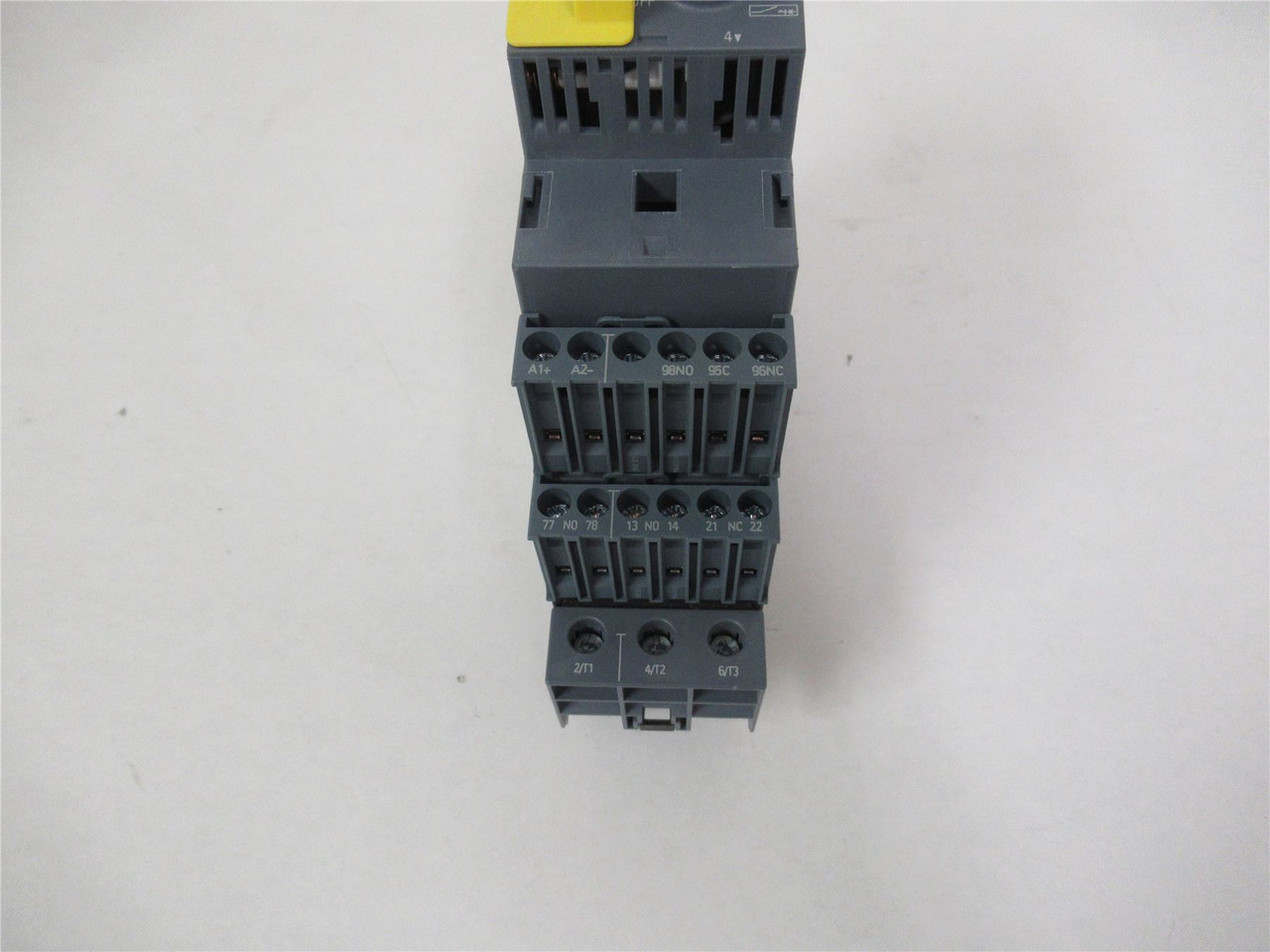 Siemens 3RA6120-1EB32;  Starter 8-32AMP 690VAC Coil24VAC/DC
