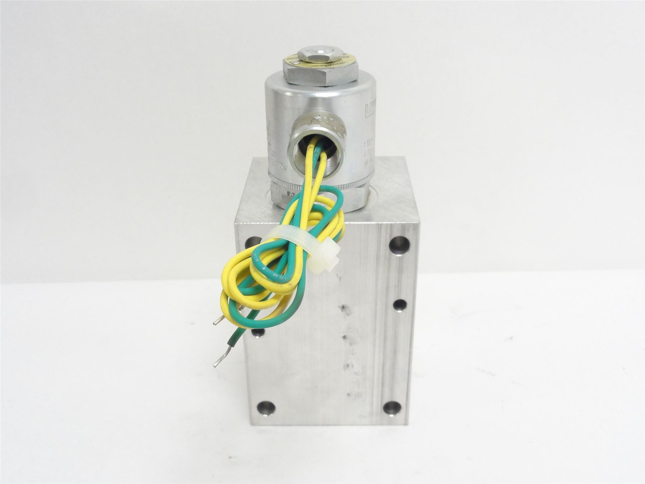 Vickers SV2E-20-C-0-115AU; Solenoid Valve W/Manifold; 350BAR