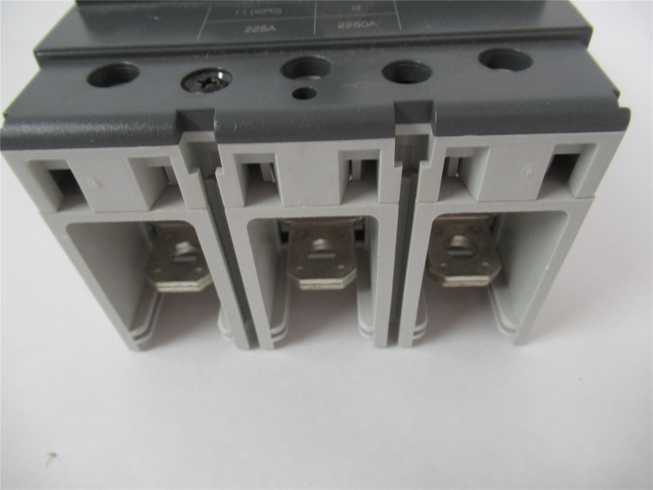 ABB XT3NU3225AFF000XXX; Circuit Breaker 3P 225AMP 600V TMAX