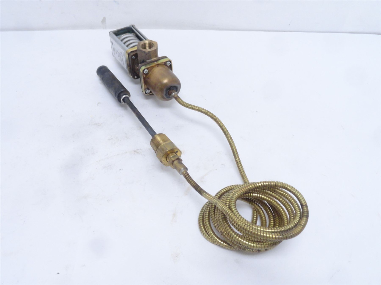 Johnson-Controls V47AA-1; Temp Controller 3/8NPT 115-180F