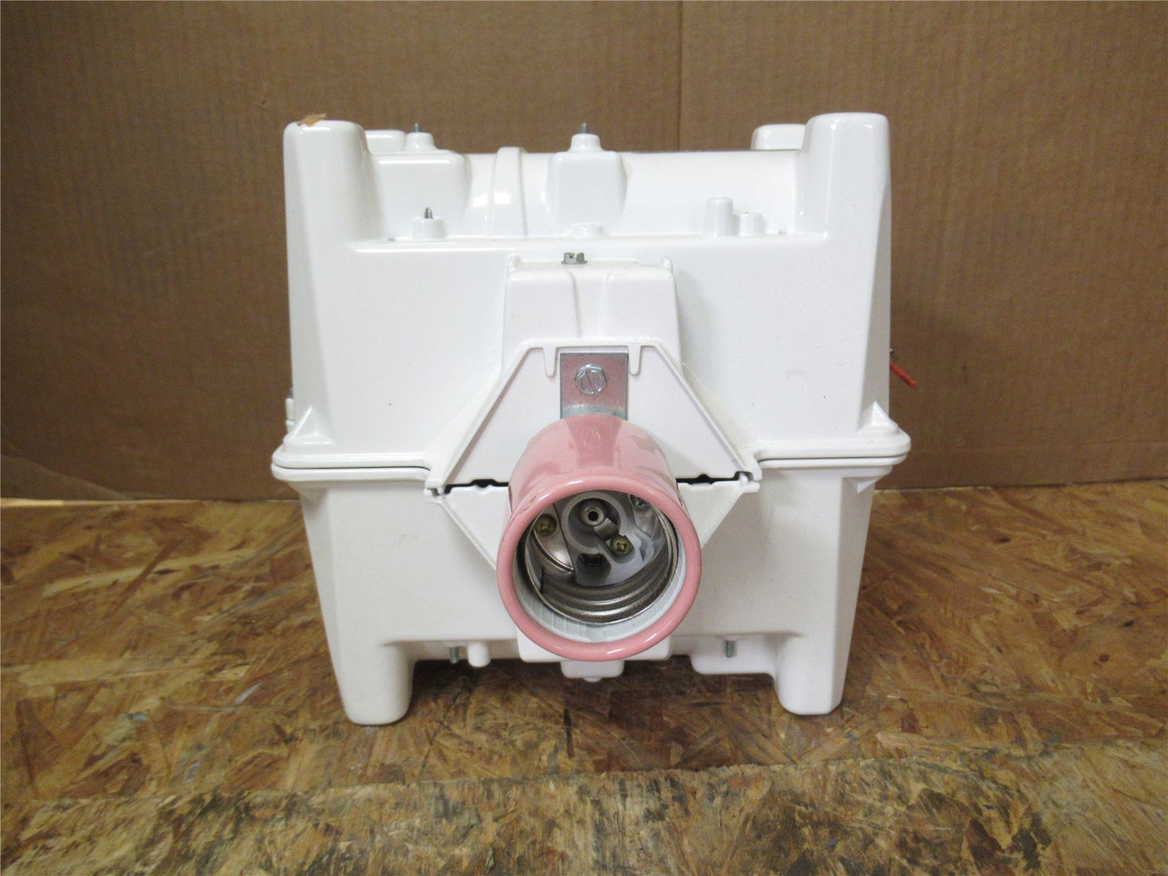 Hubbell BLA-400P8-WH-EX; Superbay Ballast Housing 120-277VAC