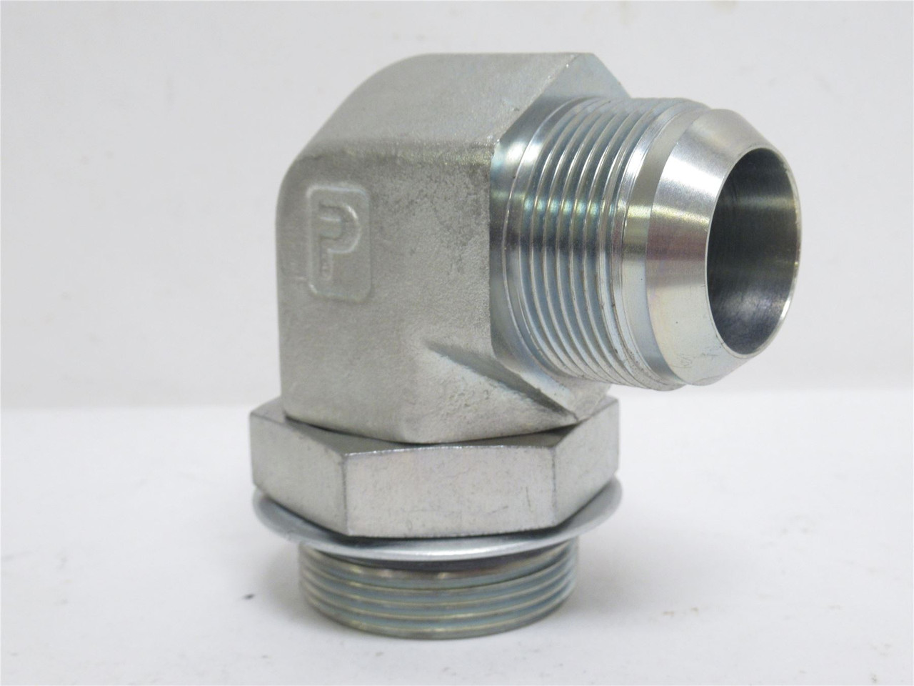 Parker 20-24 C5OX-S; Adaptor 90Deg Elbow 1-1/4JIC x 1-1/2Boss