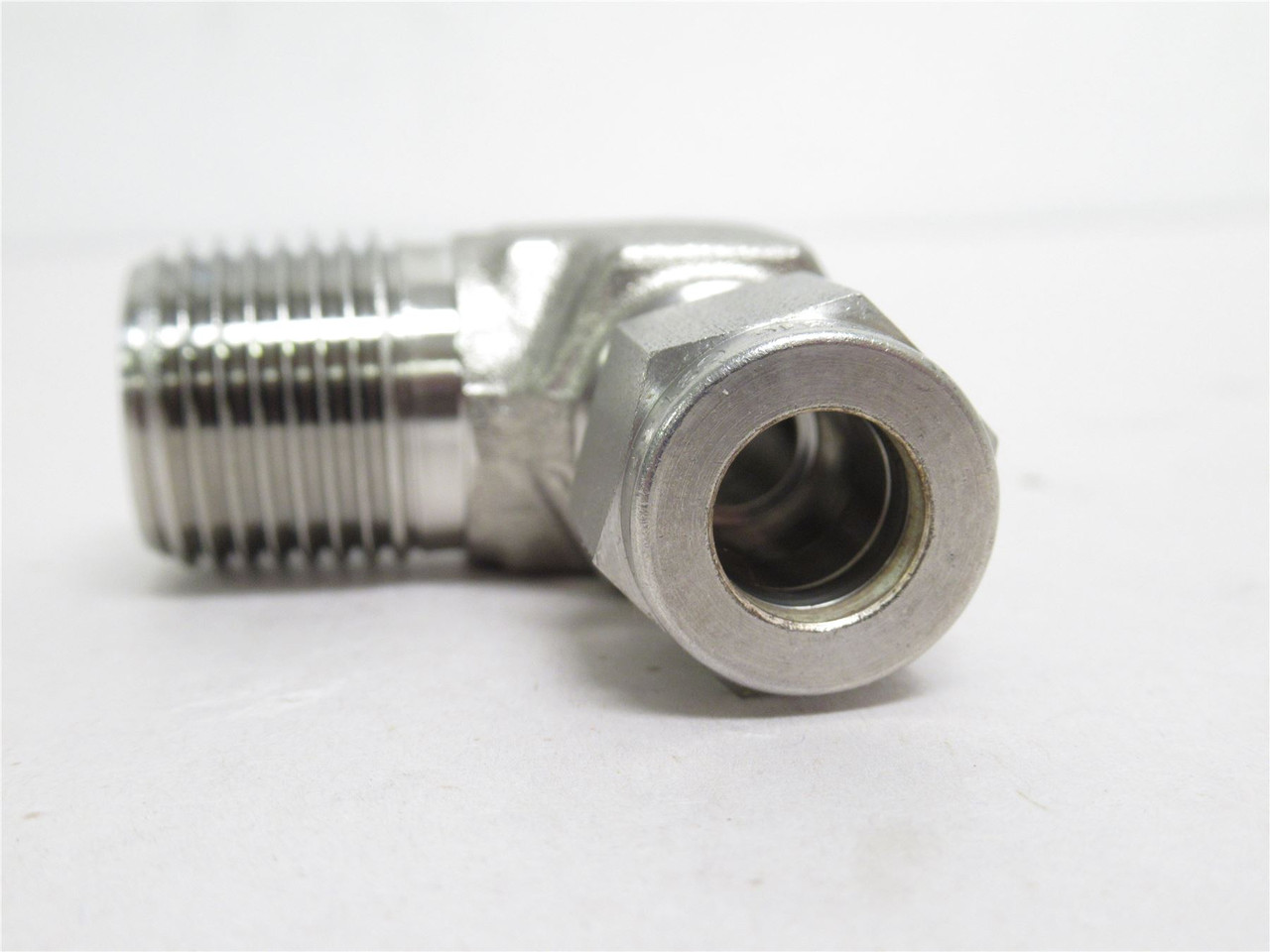 Swagelok SS-600-2-8; Tube Elbow 90Deg; SS-316; 3/8" x  1/2NPT