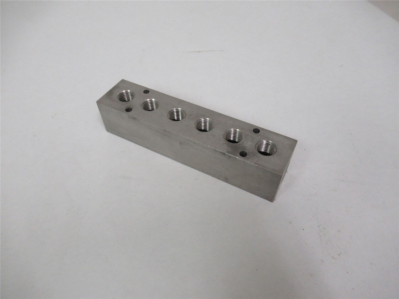 Triangle Package Co A14237; Manifold 6 Port Stainless Steel