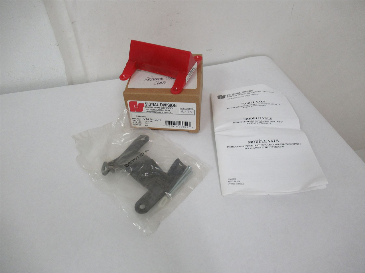 Federal Signal  VALS120R; Light120 VAC 0.18 Amp Red Strobe