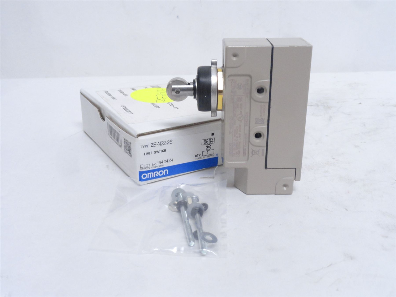 Omron ZE-N22-2S; Side Plunger Head Limit Switch 15A; 125VAC;