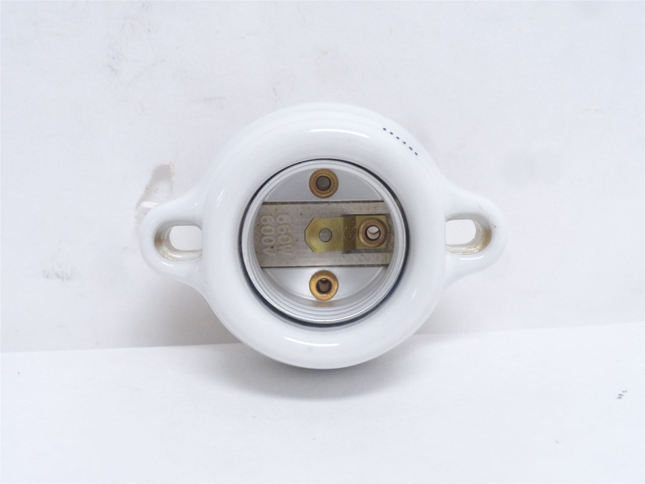 Leviton 061-9878; White Glazed Porcelain Lamp Base; 660W 600V
