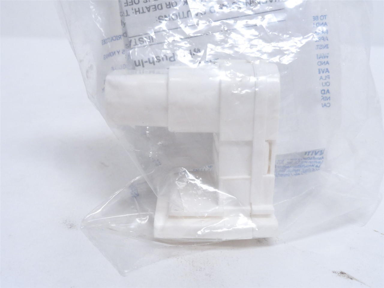 Leviton 065-13550-0NW; Fluorescent Lamp Holder; 660W@600V