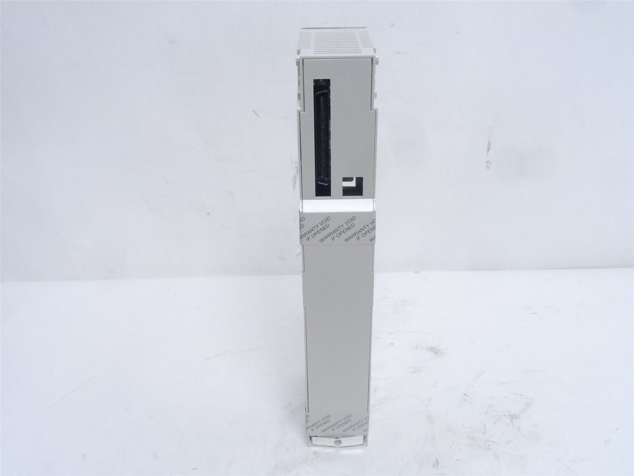 Schneider 140DAI55300; Discrete Input Module 115VAC; 32 Input