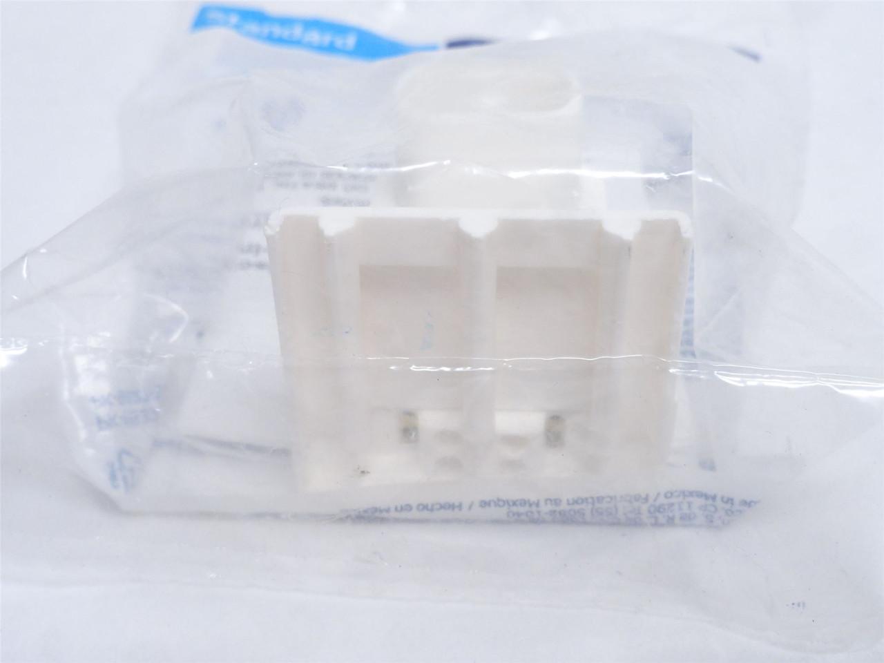 Leviton 065-13551-0NW; Fluorescent Lamp Holder; 660W@600V