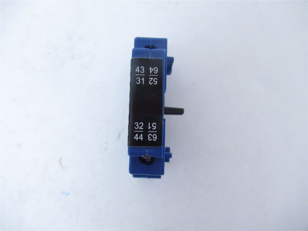 Kraus and Naimer H010/C11-VE; Aux Contact 10A 600VAC 2Pole
