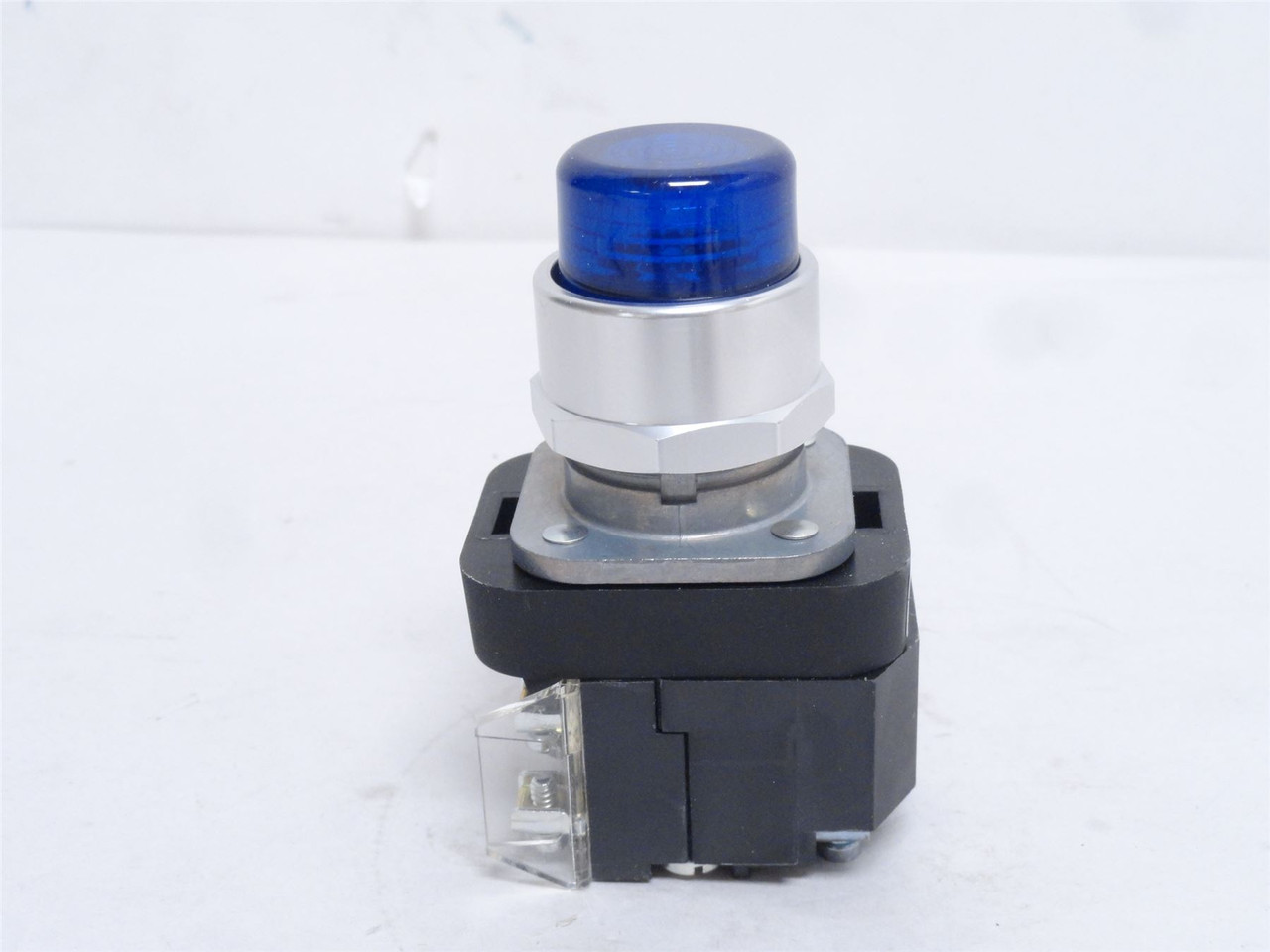 Allen-Bradley 800T-PB16B; Illuminated Blue Push Button 120VAC