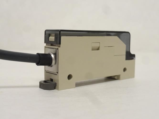 Omron E3CJB4P; Photo Sensor Amplifier; PNP Block Style 12-24VDC