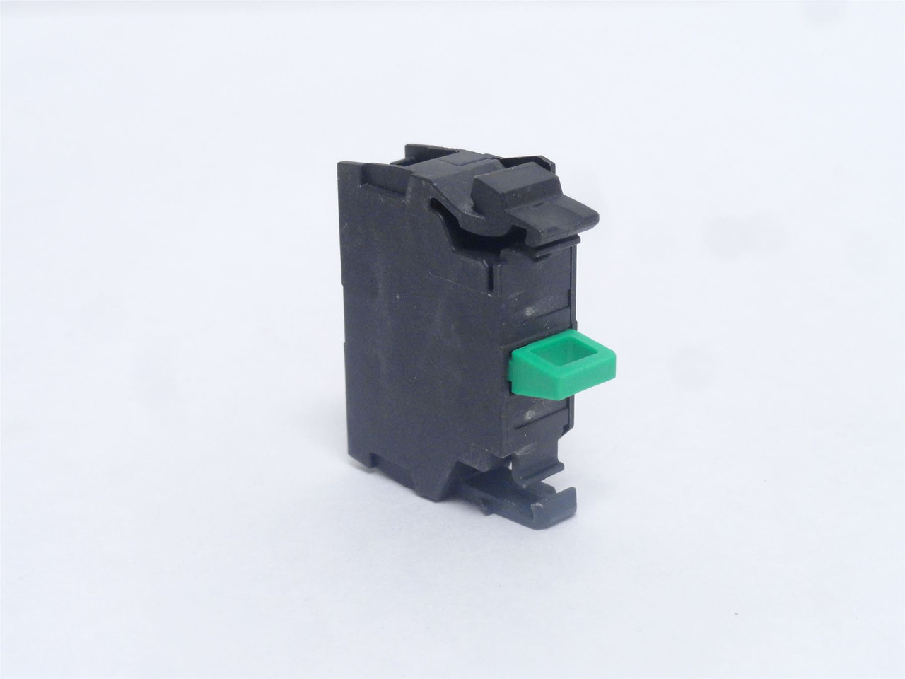 Siemens 3SU1400-1AA10-1BA0; Contact Block; 6A; 230VAC; 1-NO