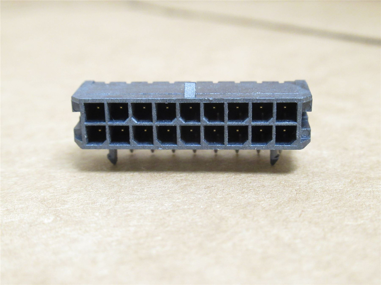 Molex 43045-1802; Lot-5 Header Connector RA 18Pos 2-Row; 600V