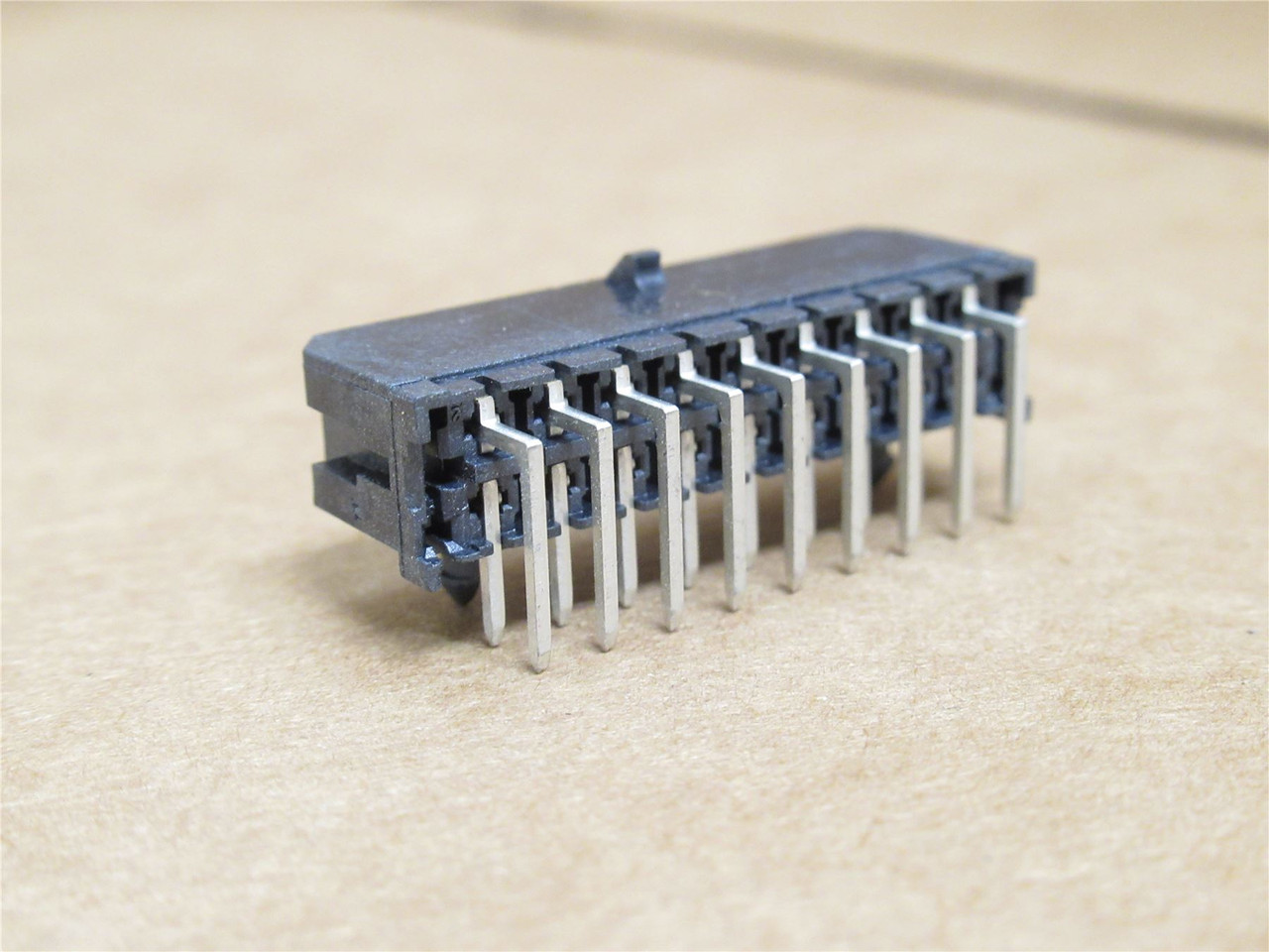 Molex 43045-1802; Lot-5 Header Connector RA 18Pos 2-Row; 600V