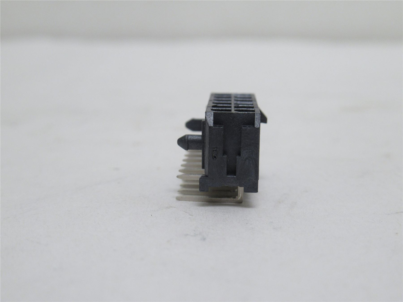 AMP 43045-1202; Lot-5 Header Connector; RA; 12Pos; 2-Row