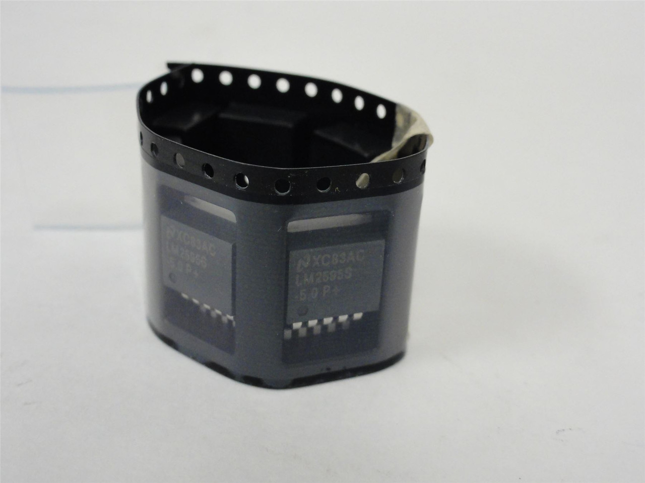 National LM2595S-5.0; Lot-3 Voltage Regulators; 150KHz; 1A