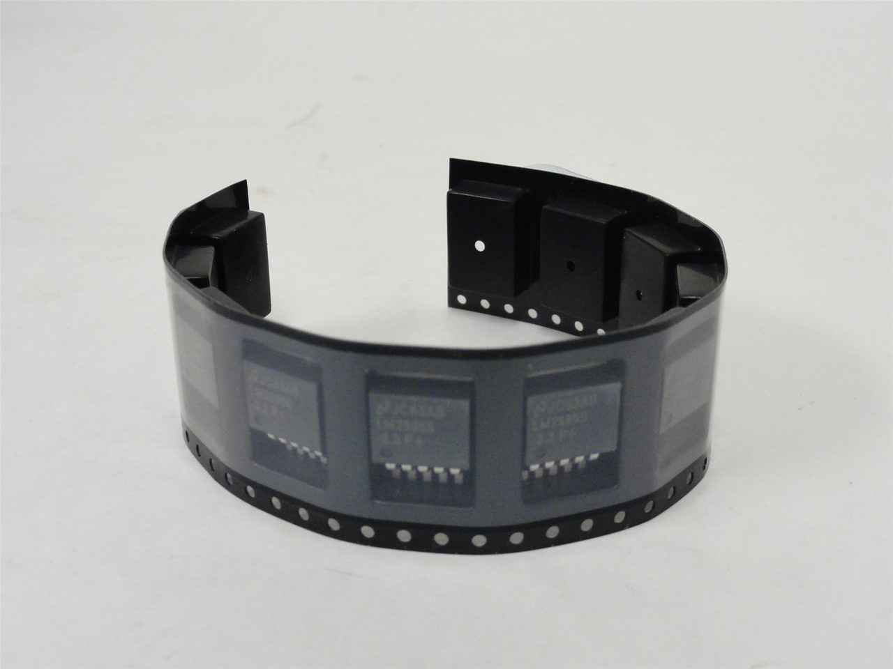 National LM2595S-3.3; Lot-9 Voltage Regulators; 150 KHz; 1A