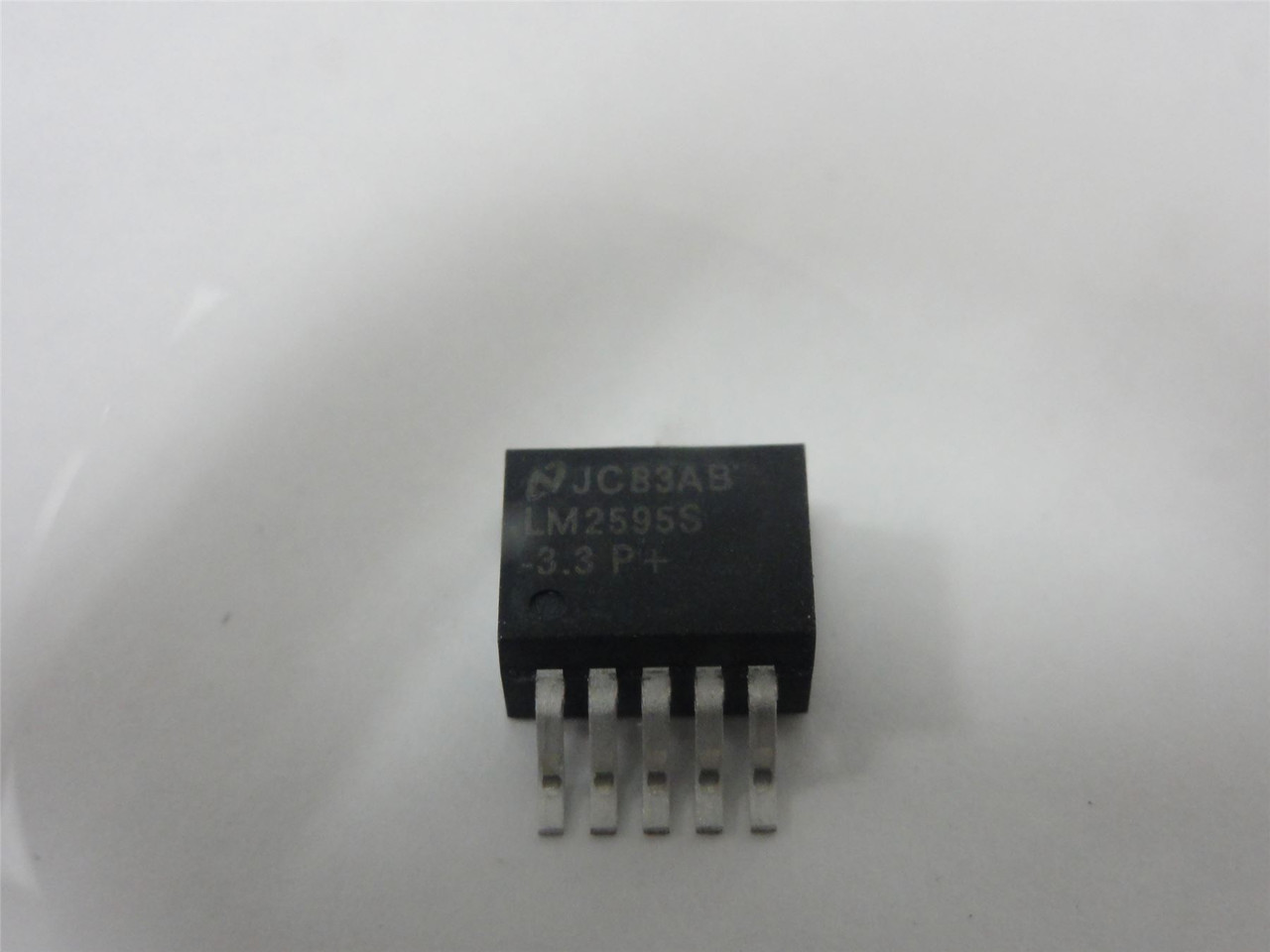 National LM2595S-3.3; Lot-9 Voltage Regulators; 150 KHz; 1A