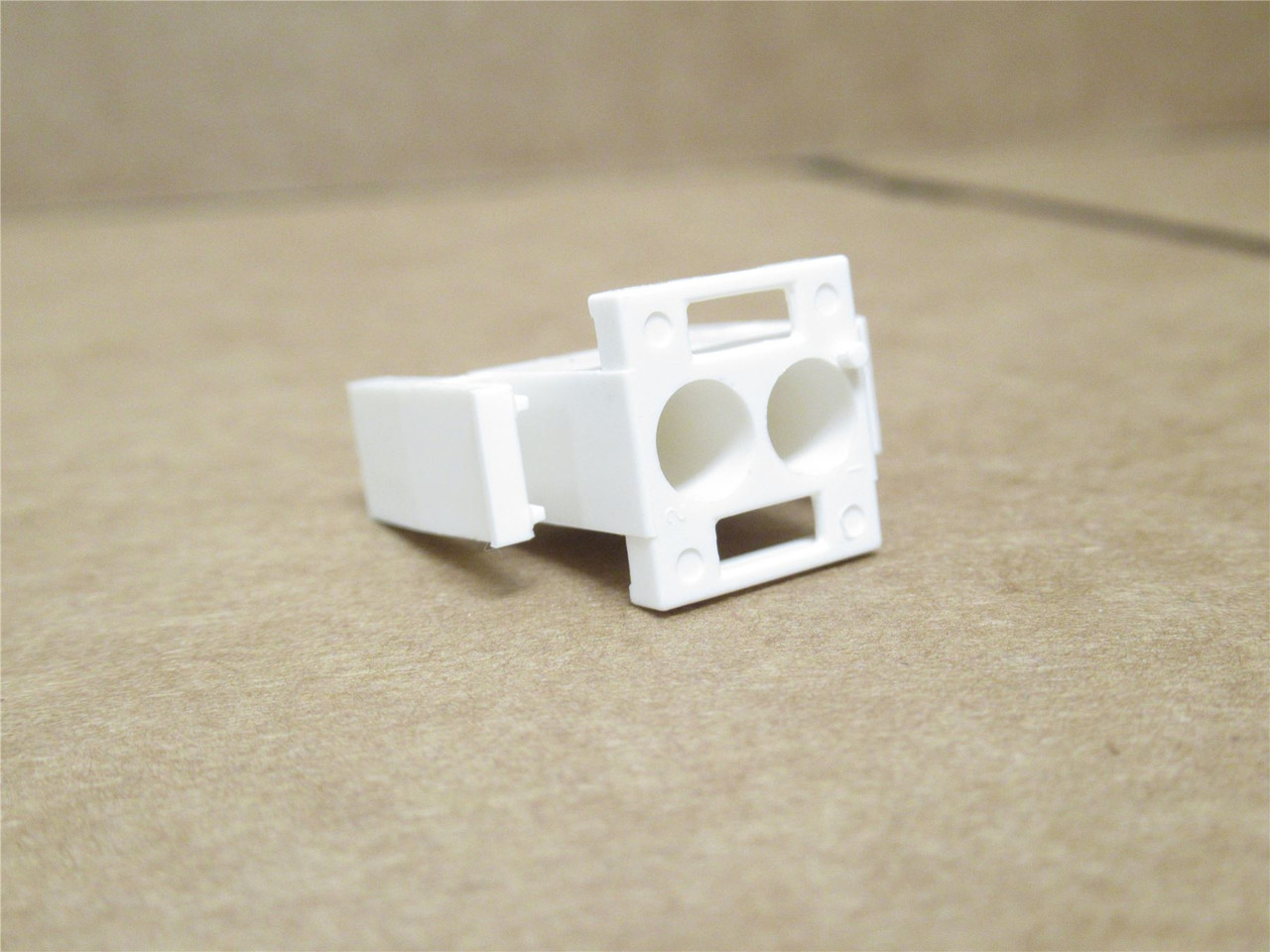 AMP 350777-1; Lot-20 Nylon Connector; 2Pos; 1-Row; 600VAC