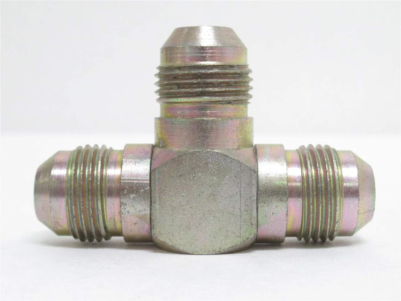 MFG- 2033-8-8S; Steel Adapter Tee; 1/2 x 1/2 x1/2 JIC