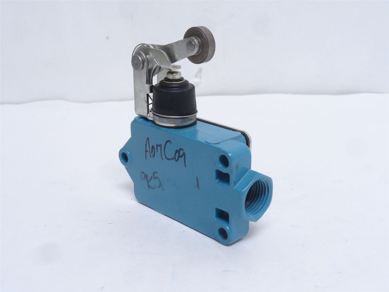 Micro-Switch BAF1-2RN2-RH; Top Roller Arm Limit Switch; 21 Amp