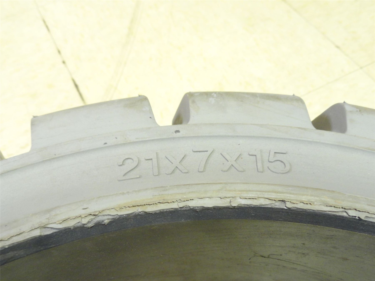 Unitrac 21X7X15 EM MASMMXGRNM; Industrial Tread Pro LRR Tire