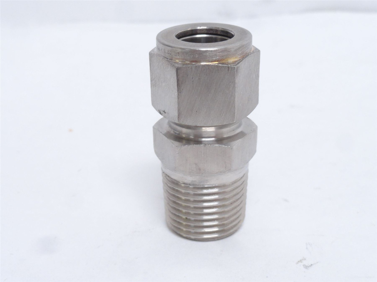 Brennan N2404-08-08-SS; Straight Adapter SS 1/2" Tube; 1/2NPT