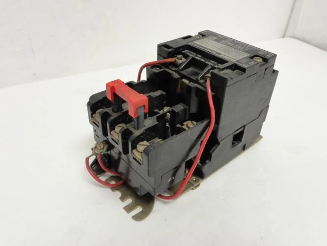 Square D 8536-SC03; Size 1 Starter 27A; 3P; 600VAC; Coil: 120V