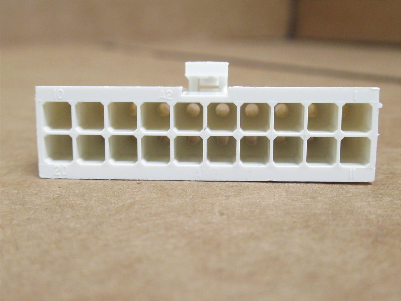 AMP 770585-1; Lot-10 Socket Connector; 20Pos; 2-Row; 600V