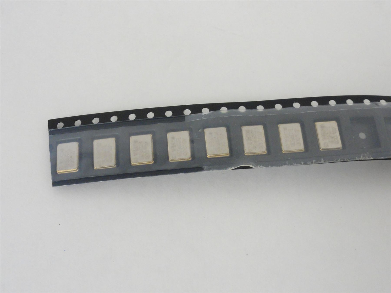 ECS ECS-3953M-400-B-TR; Lot-8 SMD Clock Oscillators; 40 MHz