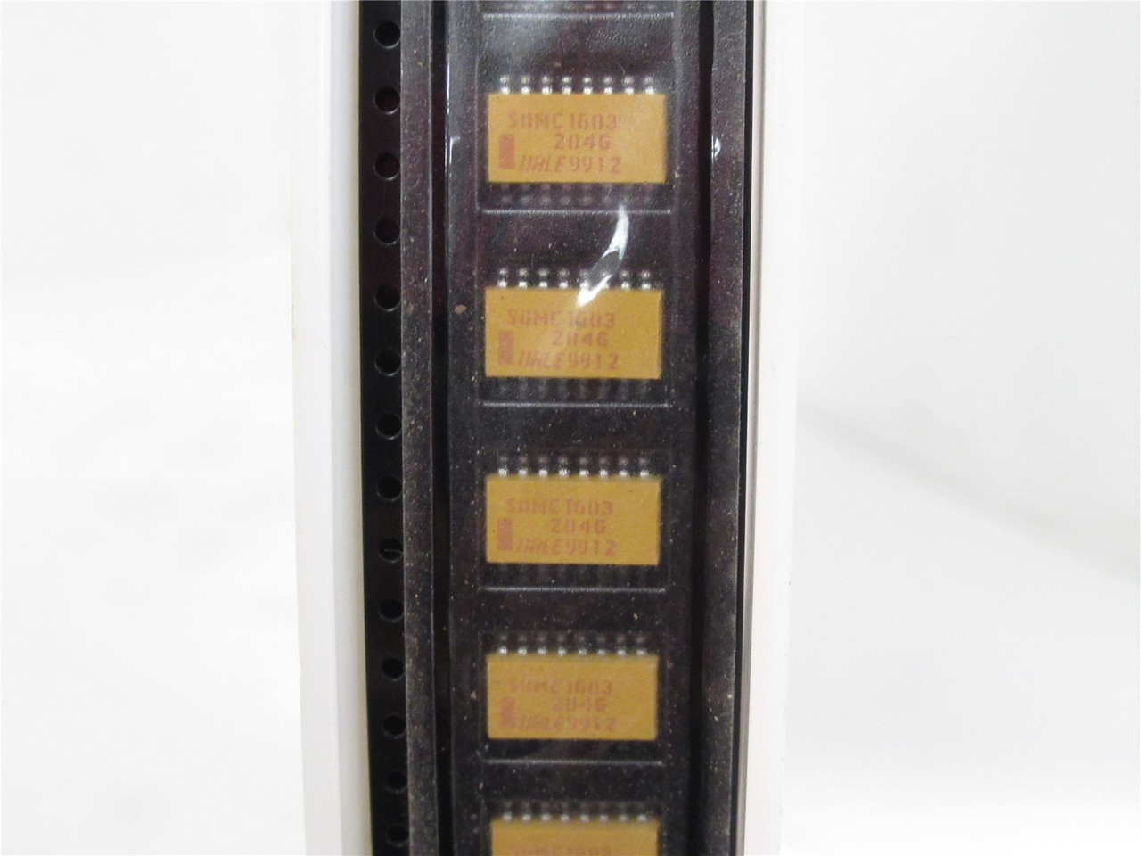 Dale SOMC-1603204G; Lot-1900 Resisitor Array; 200Kohm